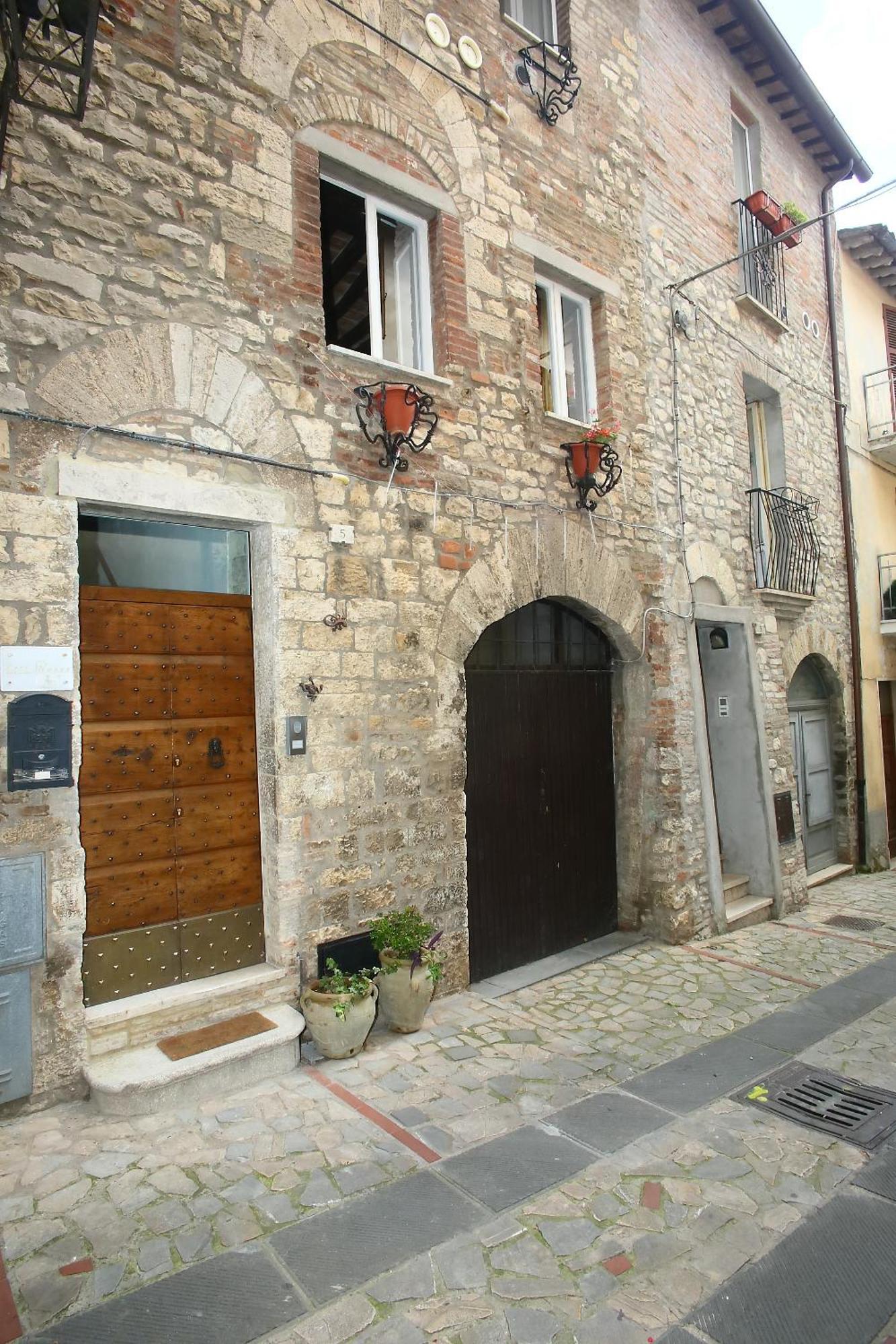 Porta Nuova * Todi